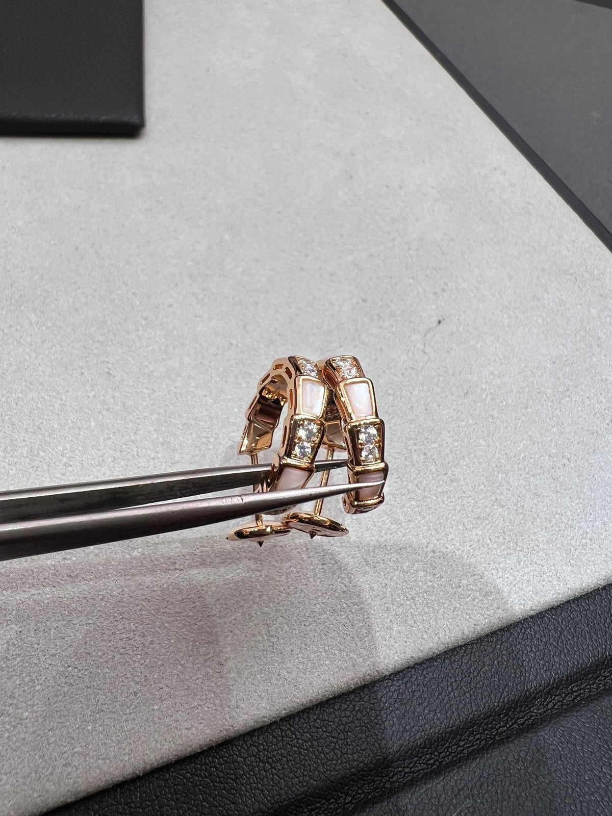 [⭐Hildren Jewelry]SERPENTI MOP PINK GOLD EARRINGS