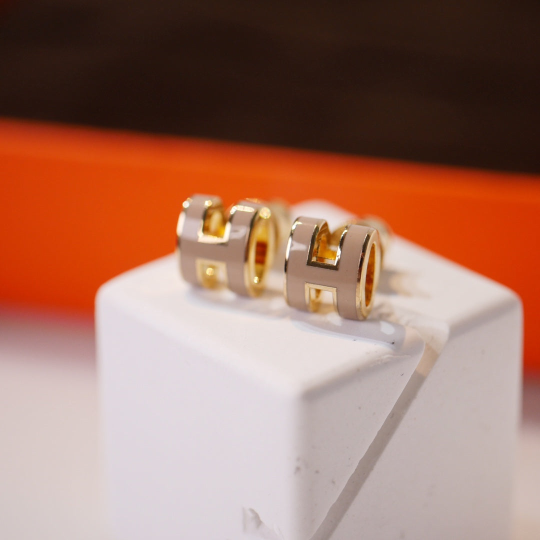 [⭐Hildren Jewelry]MINI POP H GOLD EARRINGS GREY
