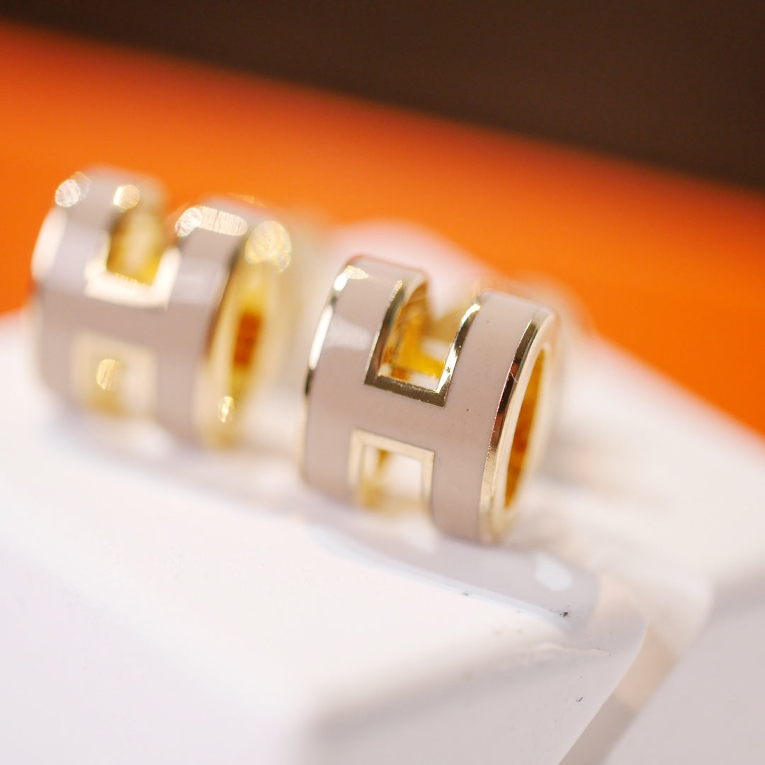 [⭐Hildren Jewelry]MINI POP H GOLD EARRINGS GREY