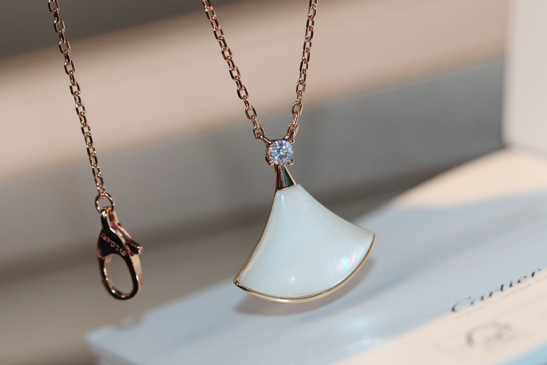 [⭐Hildren Jewelry]DREAM NECKLACE WHITE MOP PINK GOLD 1 DIAMOND