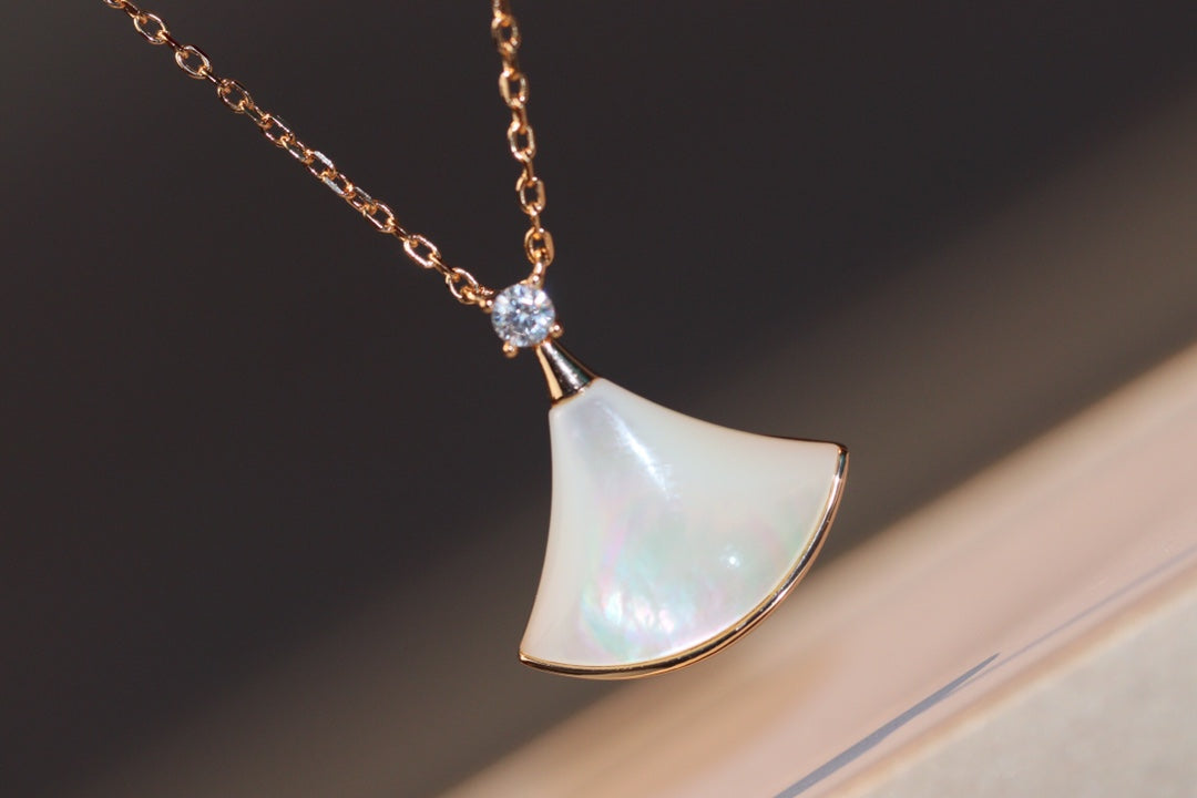 [⭐Hildren Jewelry]DREAM NECKLACE WHITE MOP PINK GOLD 1 DIAMOND