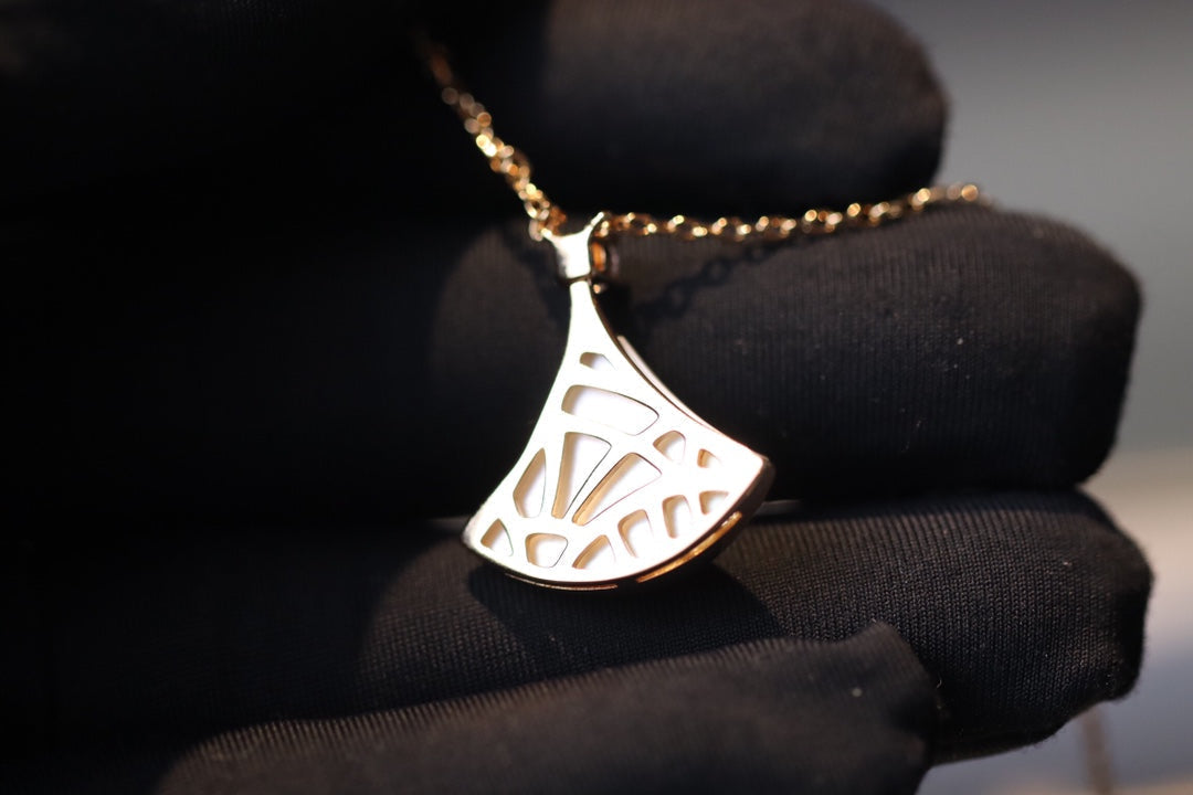 [⭐Hildren Jewelry]DREAM NECKLACE WHITE MOP PINK GOLD 1 DIAMOND