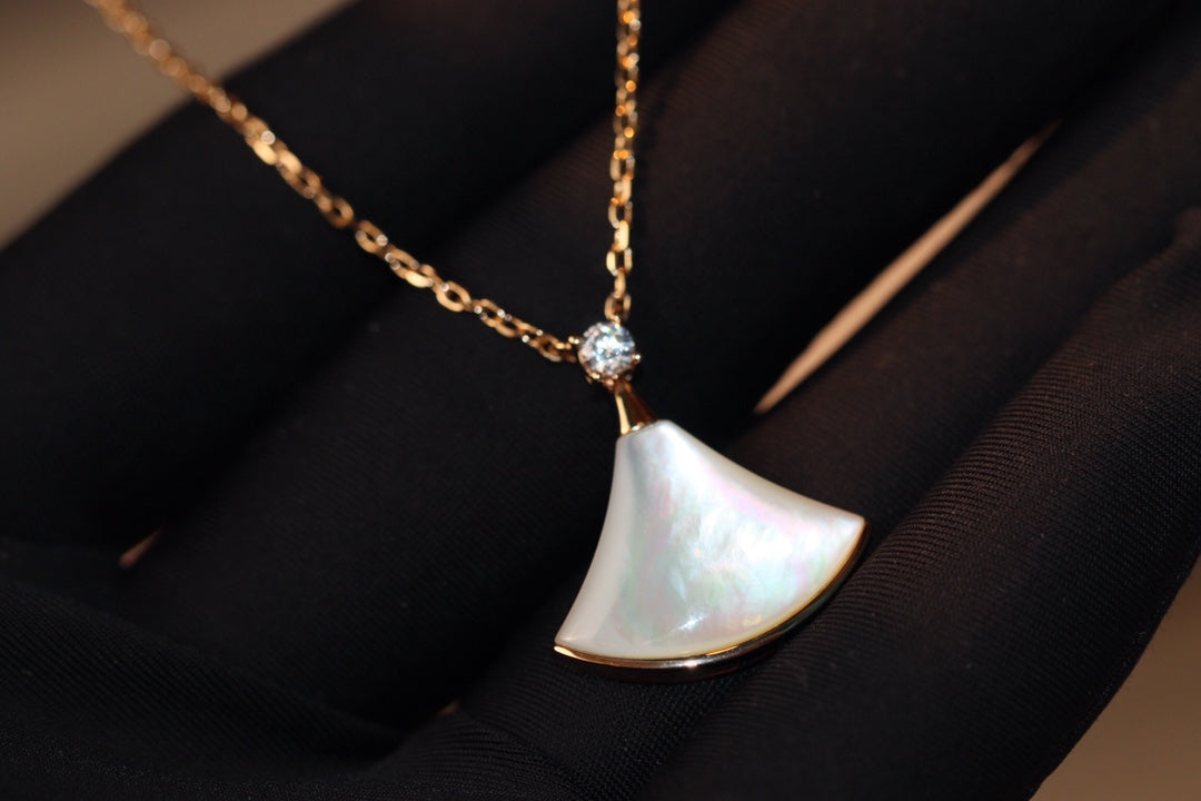 [⭐Hildren Jewelry]DREAM NECKLACE WHITE MOP PINK GOLD 1 DIAMOND