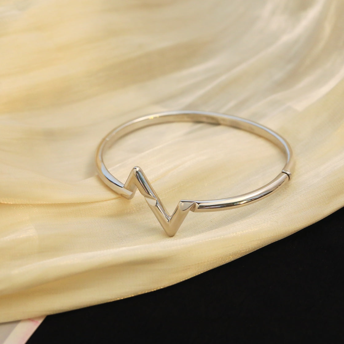 [⭐Hildren Jewelry]VOLTE UPSITE DOWN BRACELET
