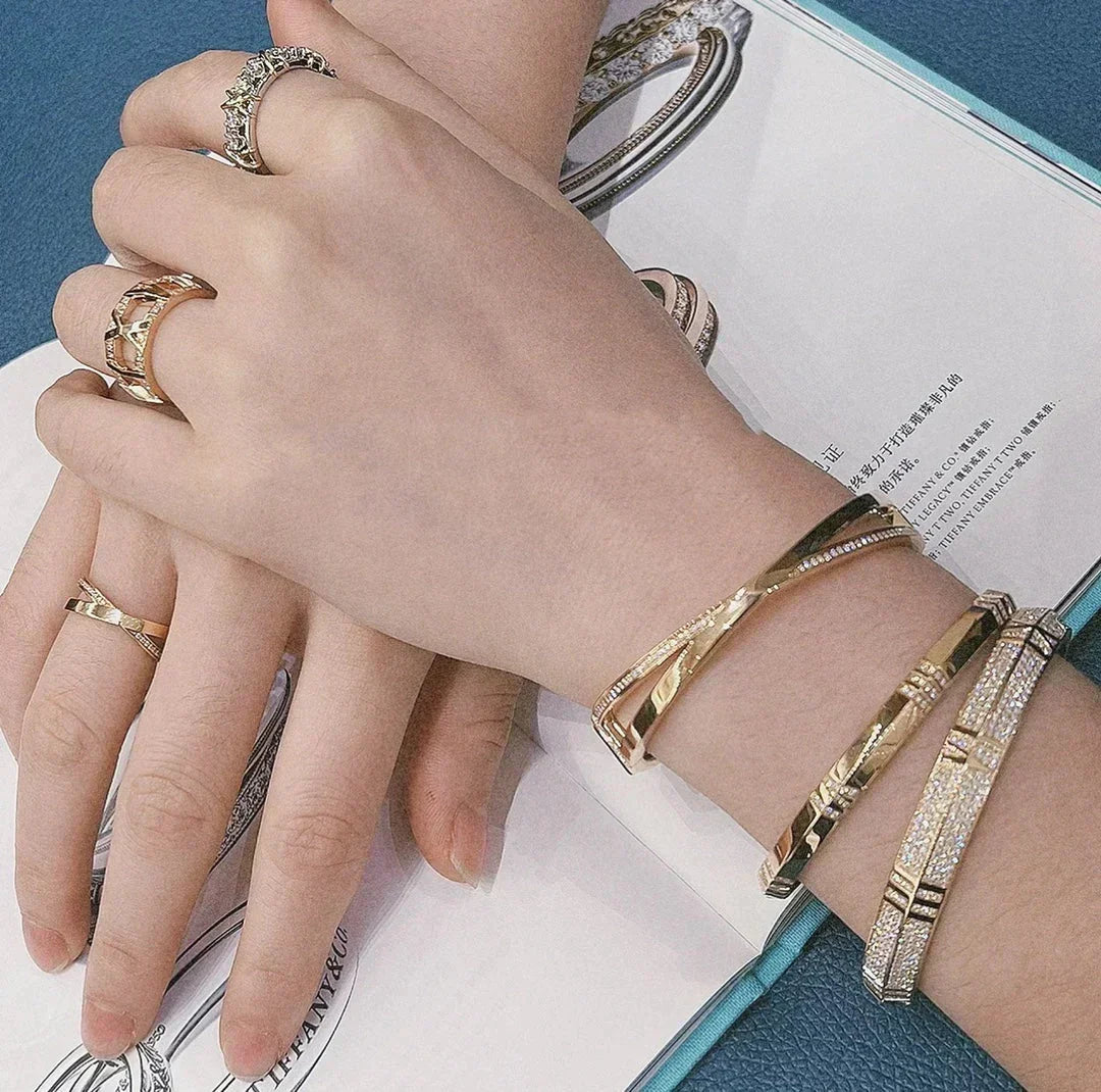 [Hildren Jewelry]NARROW HINGED BANGLEIN WITH DIAMONDS SMALL