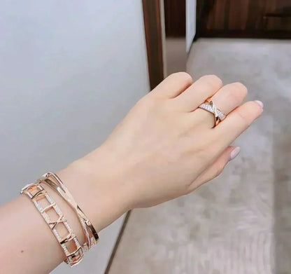[Hildren Jewelry]NARROW HINGED BANGLEIN WITH DIAMONDS SMALL