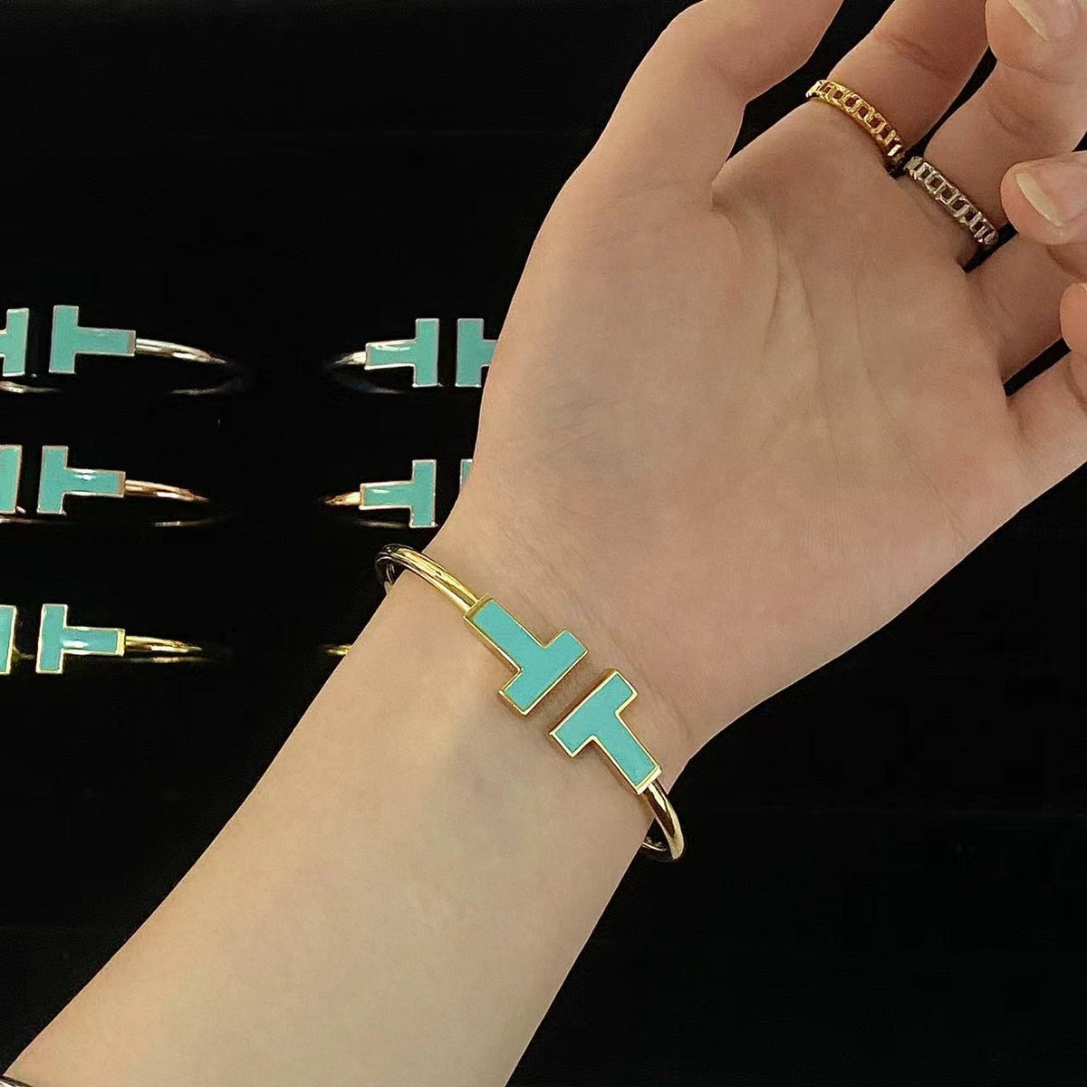 [Hildren Jewelry]T WIDE TURQUOISE OPEN BRACELET
