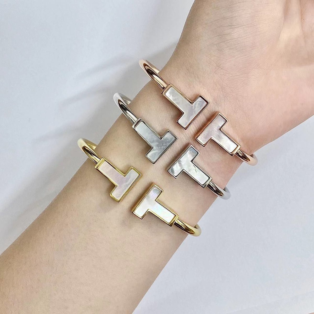 [Hildren Jewelry]T WIDE MOP OPEN BRACELET