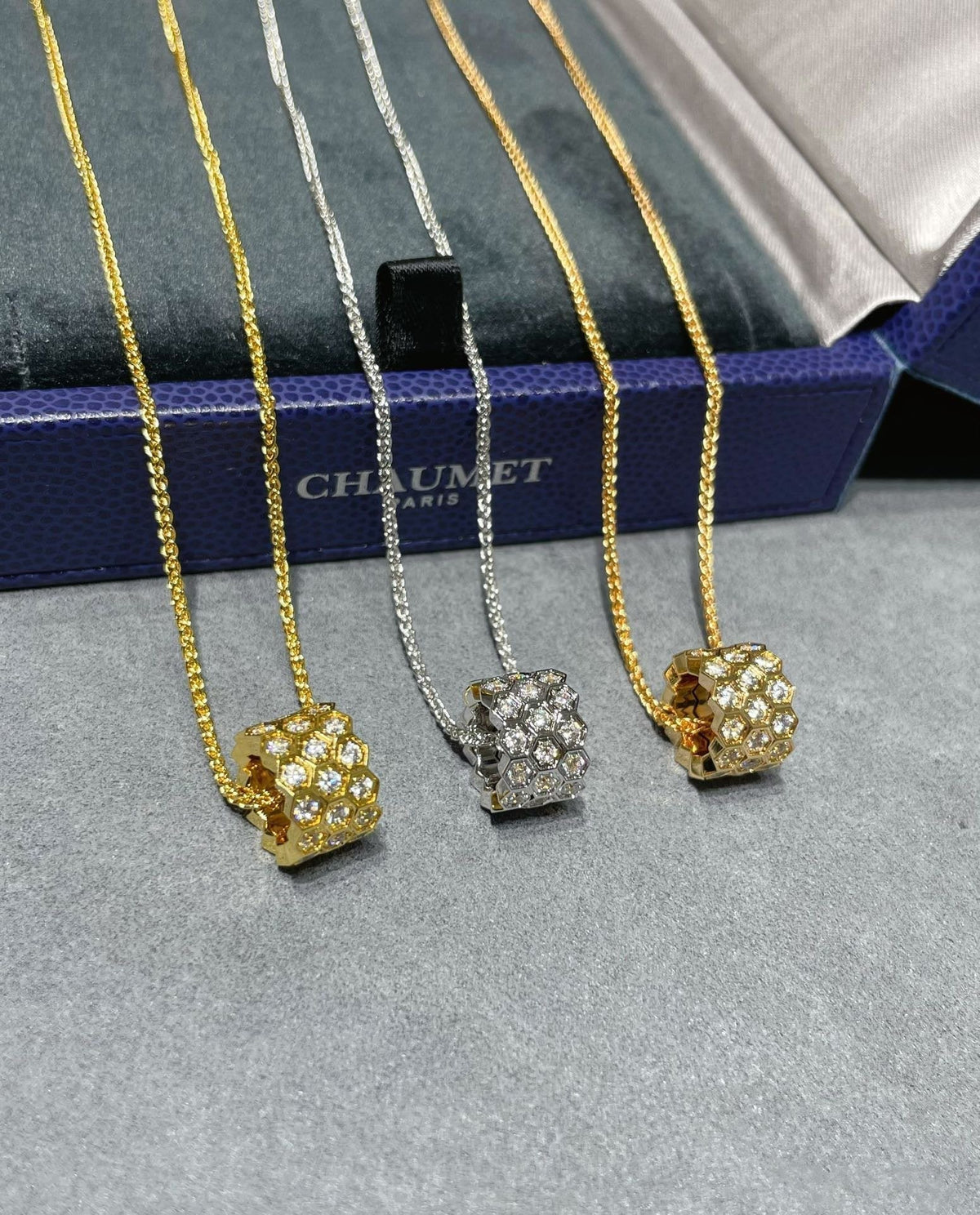 [⭐Hildren Jewelry]BEE LOVE DIAMOND PAVED 3 ROW NECKLACE