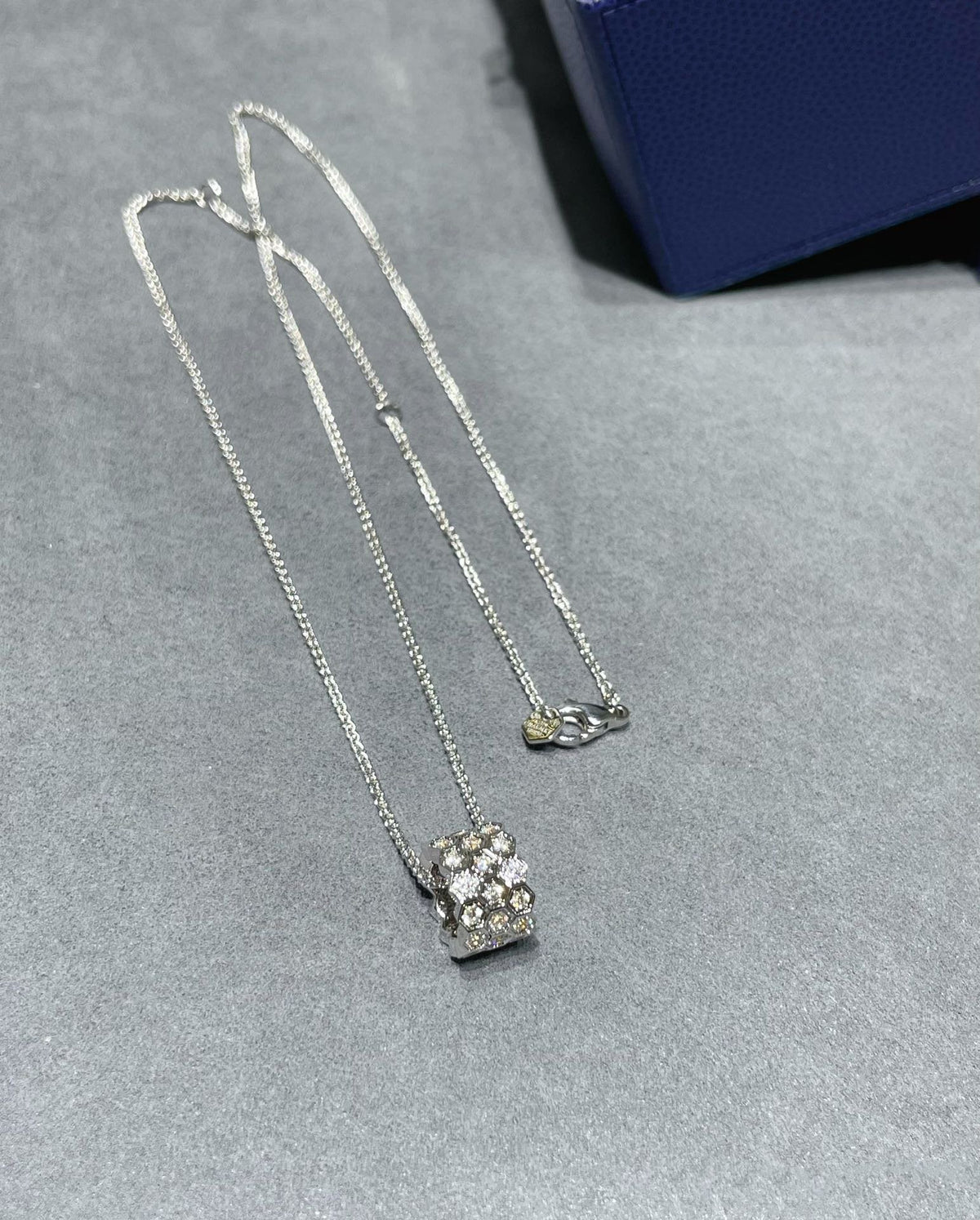 [⭐Hildren Jewelry]BEE LOVE DIAMOND PAVED 3 ROW NECKLACE