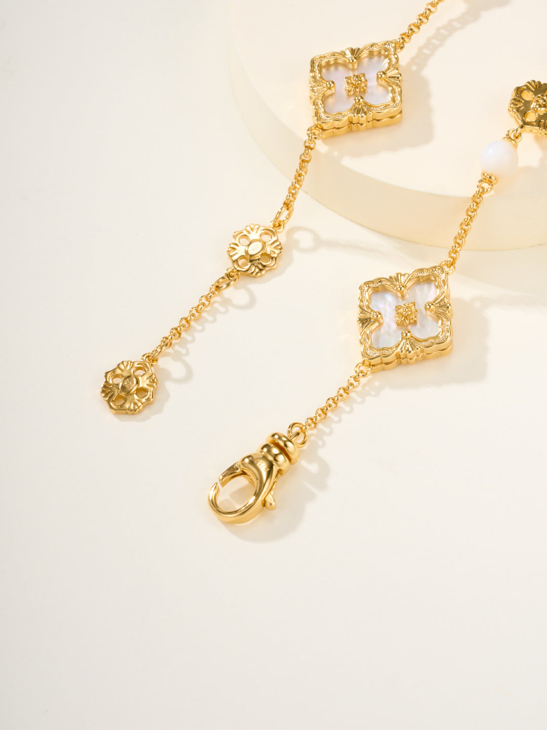 [⭐Hildren Jewelry]B.C.L ENAMELED Three-Flower Bracelet（Trumpet)