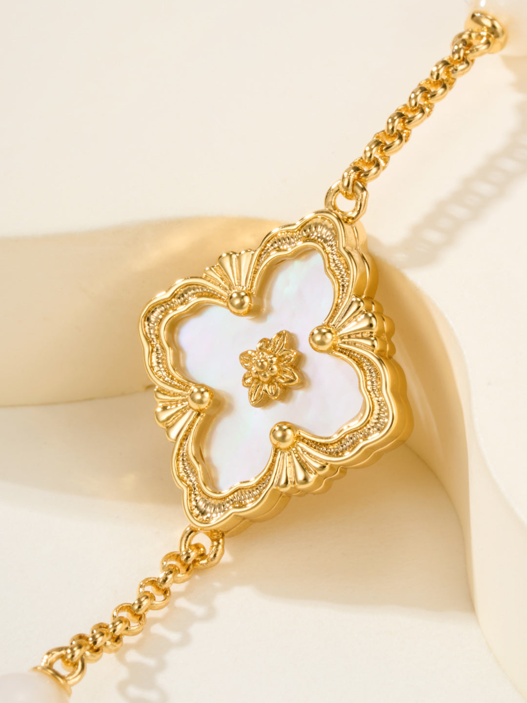 [⭐Hildren Jewelry]B.C.L ENAMELED Three-Flower Bracelet（Trumpet)