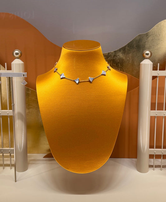 [⭐Hildren Jewelry]NEW ARRIVAL: TEN-FLOWER DRESS AND GOLD NECKLACE
