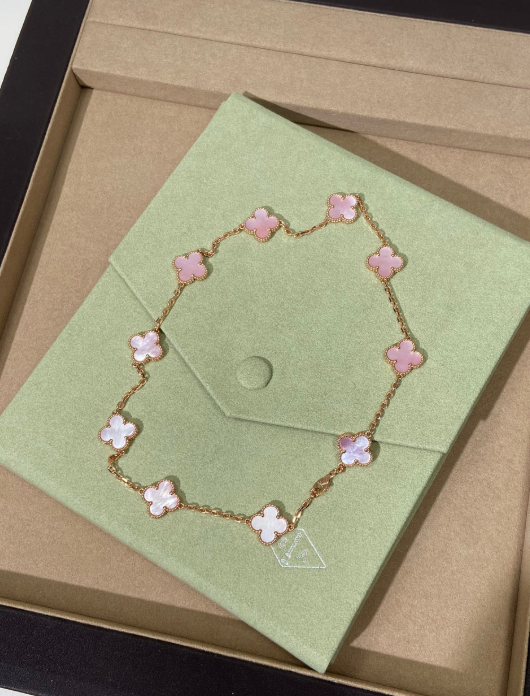 [⭐Hildren Jewelry Jewellery] Pink Necklace with Ten Clover Designs