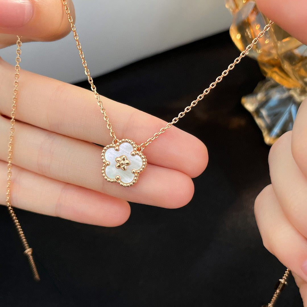 [⭐Hildren Jewelry]LUCKY  WHITE MOP  PLUM BLOSSOM NECKLACE