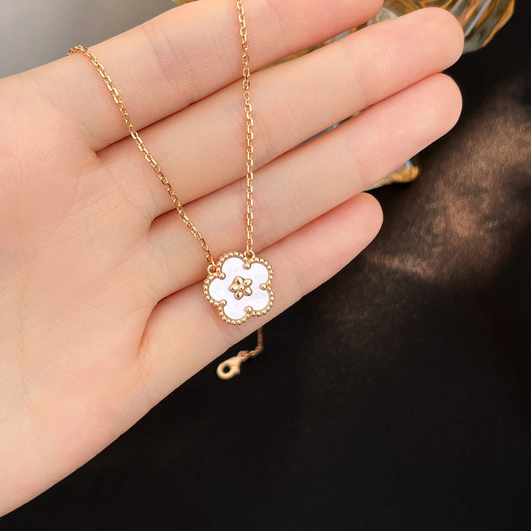 [⭐Hildren Jewelry]LUCKY  WHITE MOP  PLUM BLOSSOM NECKLACE