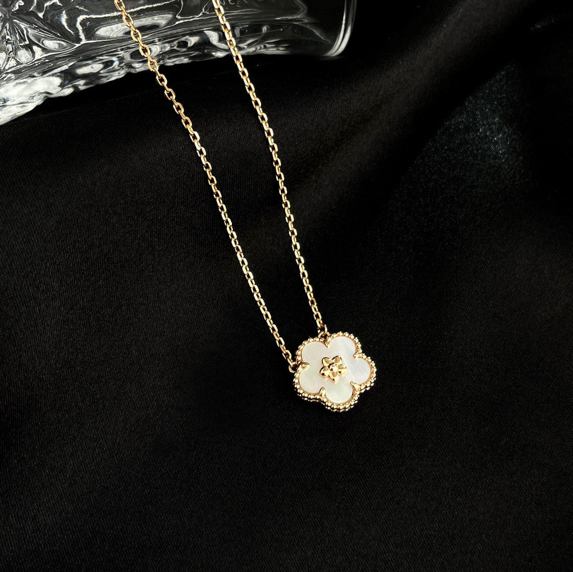 [⭐Hildren Jewelry]LUCKY  WHITE MOP  PLUM BLOSSOM NECKLACE