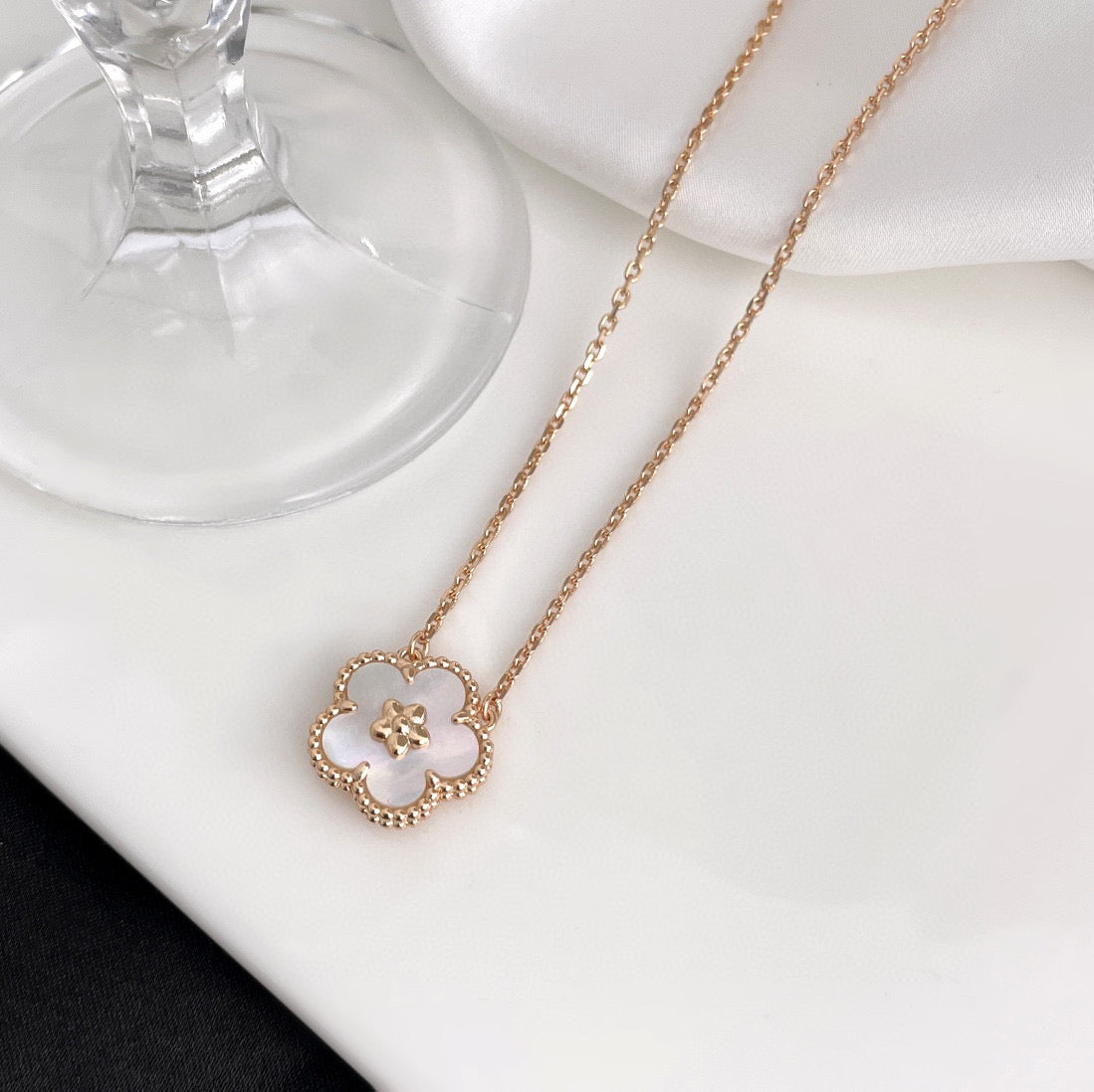 [⭐Hildren Jewelry]LUCKY  WHITE MOP  PLUM BLOSSOM NECKLACE