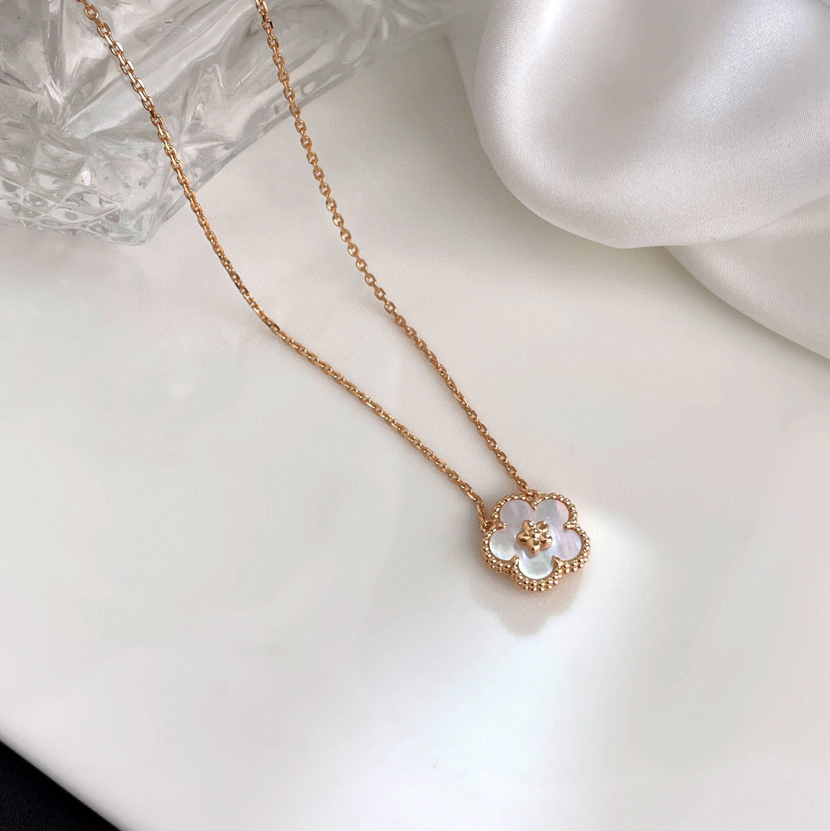 [⭐Hildren Jewelry]LUCKY  WHITE MOP  PLUM BLOSSOM NECKLACE