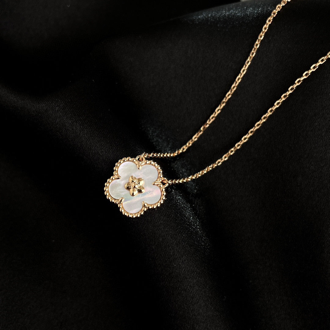 [⭐Hildren Jewelry]LUCKY  WHITE MOP  PLUM BLOSSOM NECKLACE