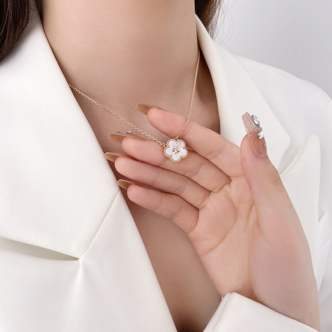 [⭐Hildren Jewelry]LUCKY  WHITE MOP  PLUM BLOSSOM NECKLACE