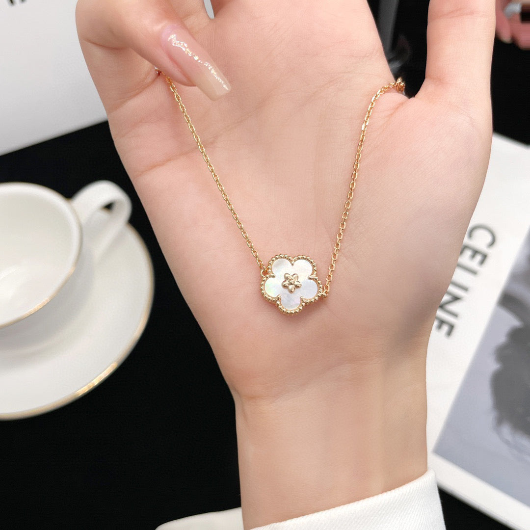 [⭐Hildren Jewelry]LUCKY  WHITE MOP  PLUM BLOSSOM NECKLACE
