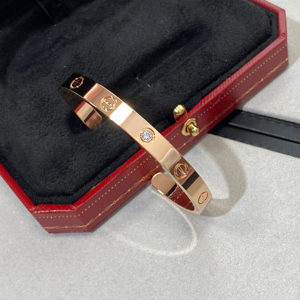 [⭐Hildren Jewelry]LOVE BRACELET 6.1MM 1 DIAMOND OPEN CUFF