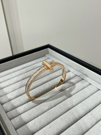 [Hildren Jewelry]WIDE HINGED BANGLE PINK GOLD WITH BAGUETTE DIAMONDS